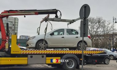 Mașinile parcate pe trotuar vor fi ridicate de poliție. Legea fost promulgată de Iohannis