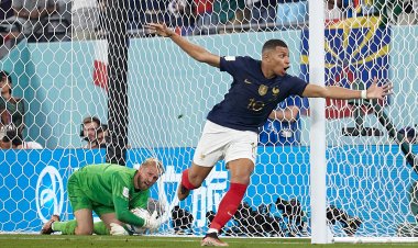 Franța s-a calificat în optimile Campionatului Mondial de fotbal