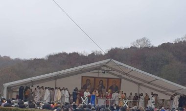 Mii de oameni din toată țara au venit să se roage la Peștera Sfântului Andrei