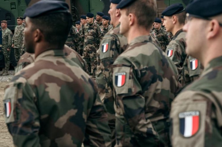 Militarii francezi de la Cincu se plâng de condițiile proaste în care sunt cazați în România