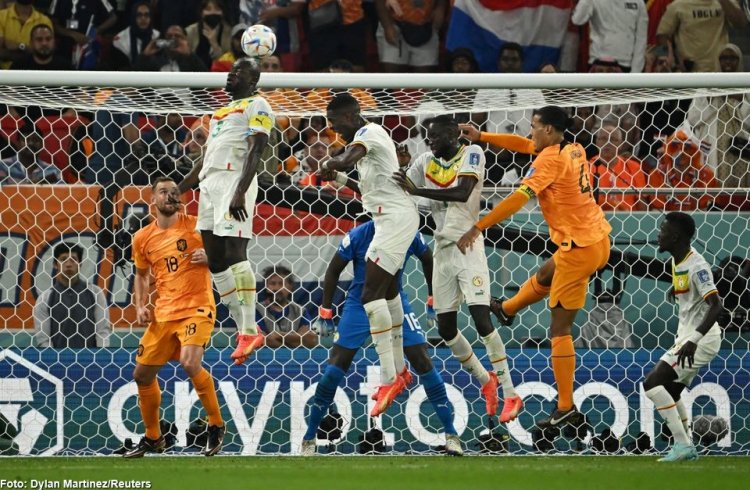 Olanda a debutat cu o victorie la turneul final din Qatar, 2-0 cu Senegal
