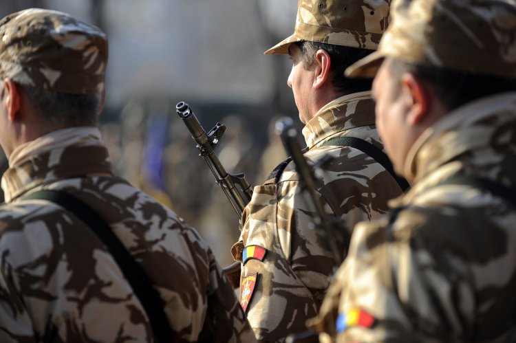 Elevii și studenții militari primesc norma de hrană în bani