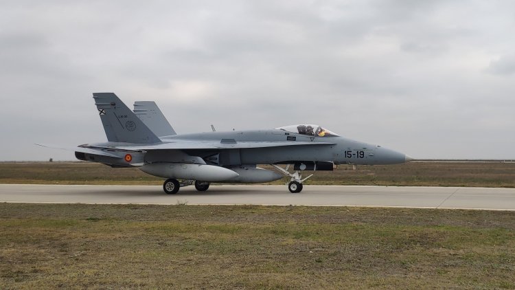 Aeronave Eurofighter Typhoon şi CF-18 Hornet au aterizat în bazele militare de la Kogălniceanu şi Borcea