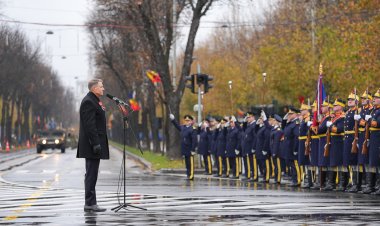 Parada militară de Ziua Naţională a României de la Arcul de Triumf