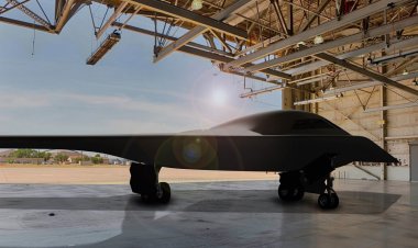 SUA îşi face cunoscut noul bombardier invizibil B-21