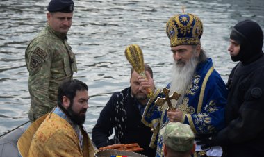 Mii de credincioși prezenți la slujba de Bobotează de la Constanța