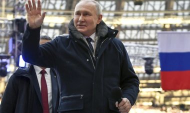 Putin îi omagiază pe ruşii care luptă pentru 'pământurile istorice ale Rusiei