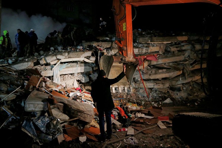 Numărul morților a urcat la 3.452 în urma cutremurului devastator din Turcia și Siria