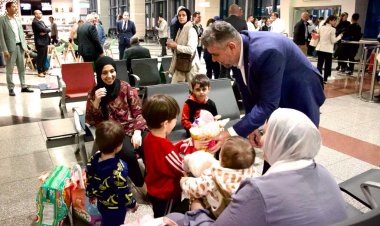 Avionul cu primul grup de români evacuaţi din Gaza a aterizat la Bucureşti