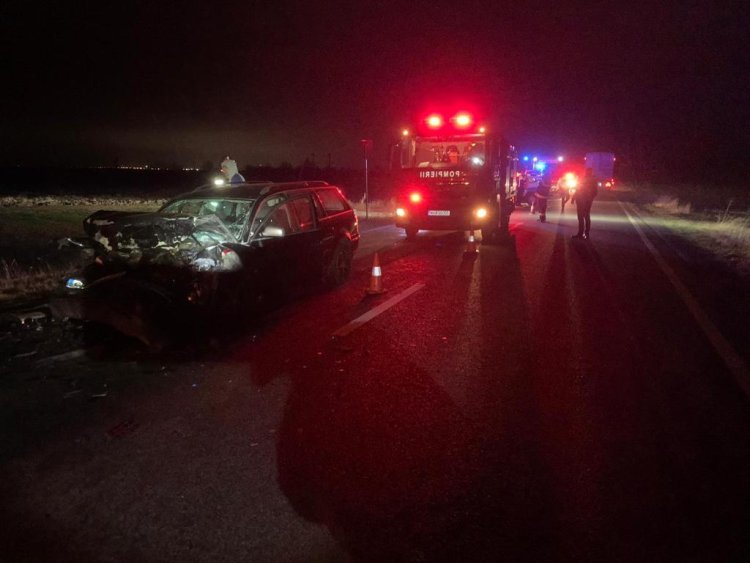 Accident între un autocar şi un autoturism la Vama Veche. Trei persoane transportate la spital