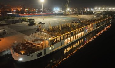 Peste 300 de turiști străini, sosiți în portul Constanța cu navele A Rosa Flora și Viking Kadlin