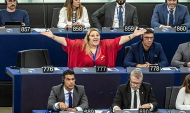 Roberta Metsola a anunţat sancţionarea Dianei Şoşoacă pentru deranjarea şedinţei din 18 iulie