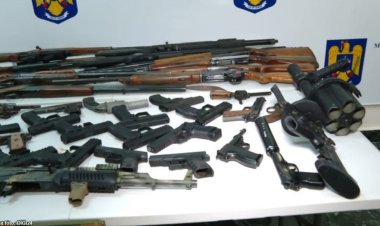 Poliția Română a prezintat armele găsite la Horațiu Potra