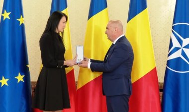 Cristina Neagu, decorată de președintele interimar Ilie Bolojan