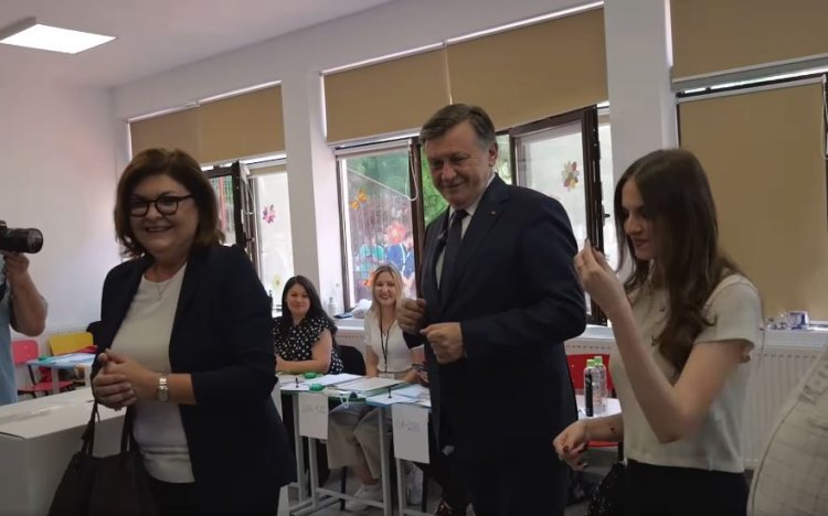 Crin Antonescu, la ieșirea de la urne: Am votat pentru o Românie unită și demnă