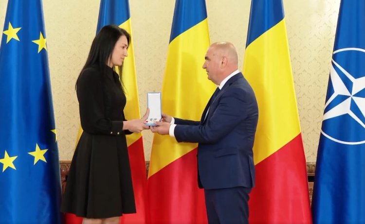 Cristina Neagu, decorată de președintele interimar Ilie Bolojan