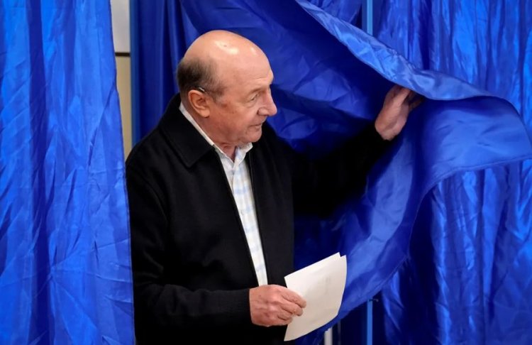 Traian Băsescu: Suntem la răscruce cu opțiuni clare - către vest sau către est