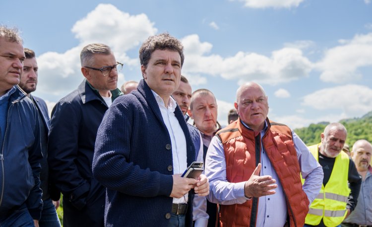 Nicușor Dan: Mii de oameni suferă la Praid, din cauza unui dezastru care putea fi prevenit