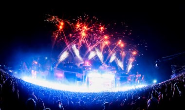 Ziua 1 Beach, Please! 2025/ Spectatorii, impresionați de scena grandioasă, artiștii de top și atmosfera electrizantă