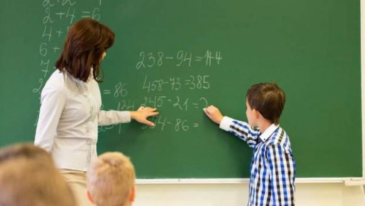 Aproximativ 98,6 la sută dintre profesorii titulari rămân la aceleași școli, în urma creșterii normei didactice
