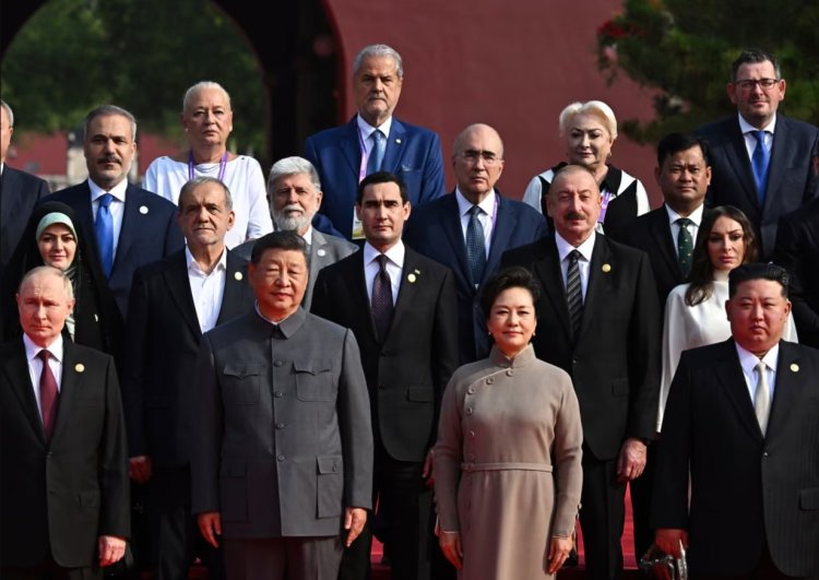 Adrian Năstase și Viorica Dăncilă, la parada militară din China