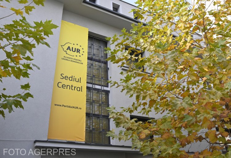 AUR: Elevii şi profesorii trebuie să spună Tatăl Nostru și să cânte imnul, înainte de începerea orelor de curs