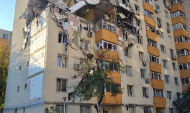 Explozie puternică la un bloc din Bucureşti. Doi oameni au murit.