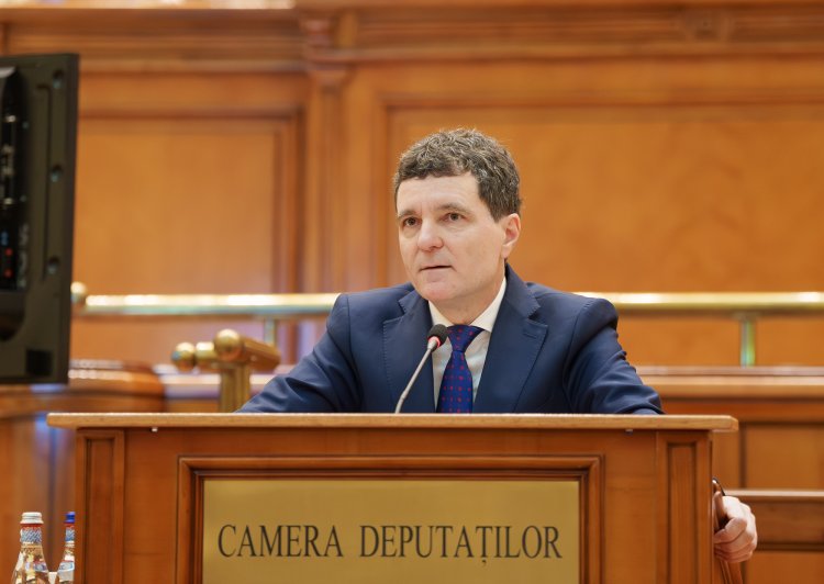 Nicușor Dan a prezentat în Parlament Strategia Națională de Apărare a Țării: Rusia desfășoară un război hibrid împotriva României