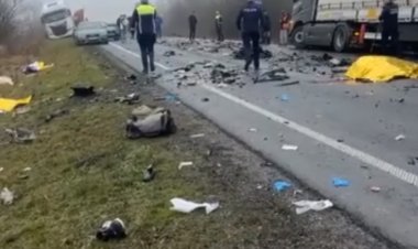 Carnagiu pe E 70: cel puţin şase persoane decedate, după un accident deosebit de grav