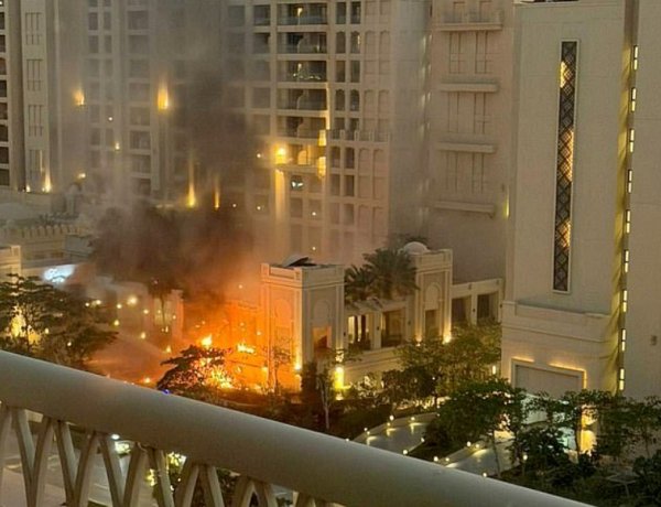 Explozie pe celebra insulă artificială Palm Jumeirah din Dubai; patru răniți în urma incendiului