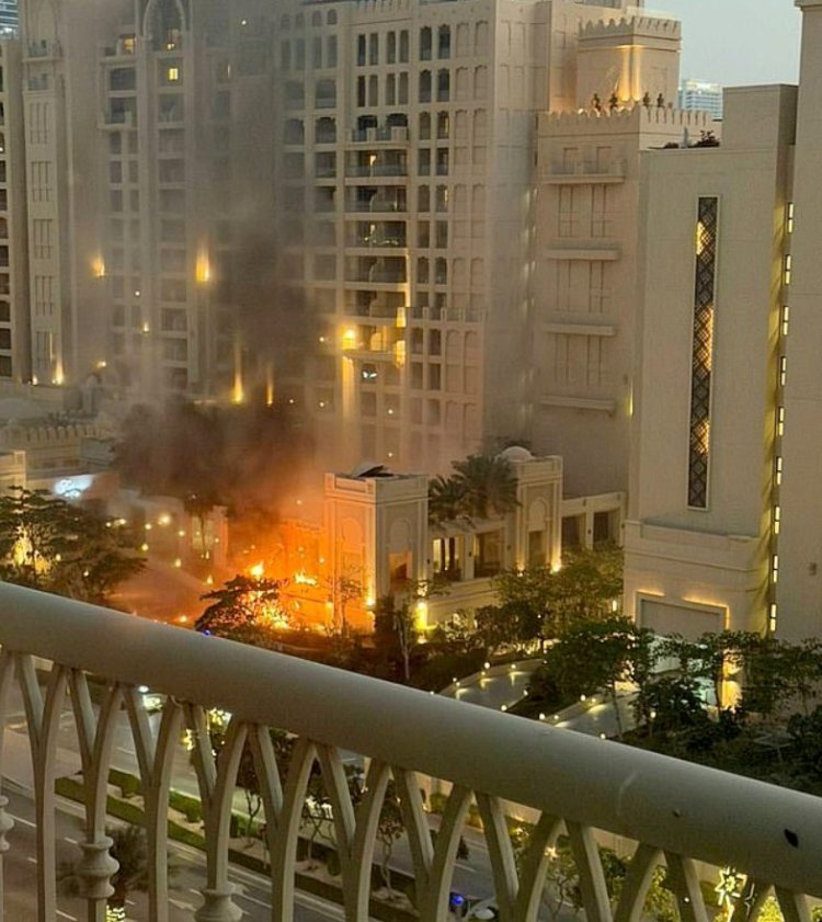 Explozie pe celebra insulă artificială Palm Jumeirah din Dubai; patru răniți în urma incendiului