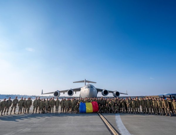 Militarii români din Irak au revenit în țară