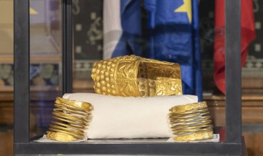 Coiful de la Coțofenești și cele două brățări de aur au fost aduse în țară