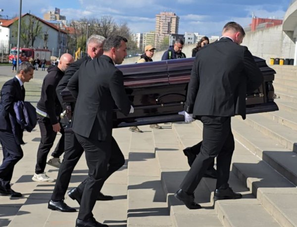 Sicriul cu trupul neînsuflețit al lui Mircea Lucescu este depus la Arena Națională