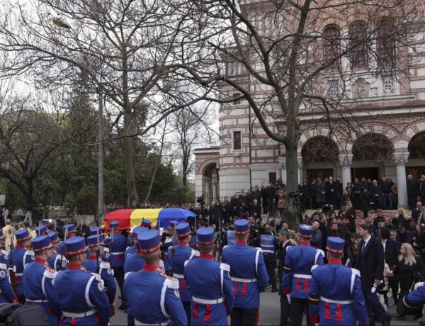 Mircea Lucescu a fost înmormântat cu onoruri militare la Cimitirul Bellu