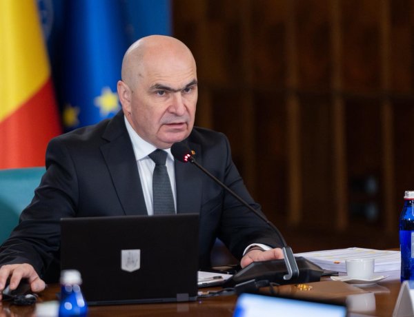 Guvernul Bolojan a apicat prin moțiunii de cenzură. Moțiunea a trecut cu peste 280 de voturi.