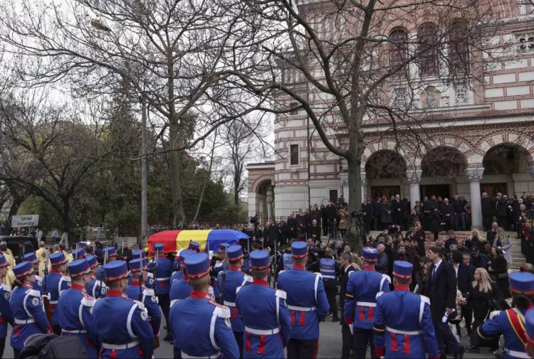 Mircea Lucescu a fost înmormântat cu onoruri militare la Cimitirul Bellu