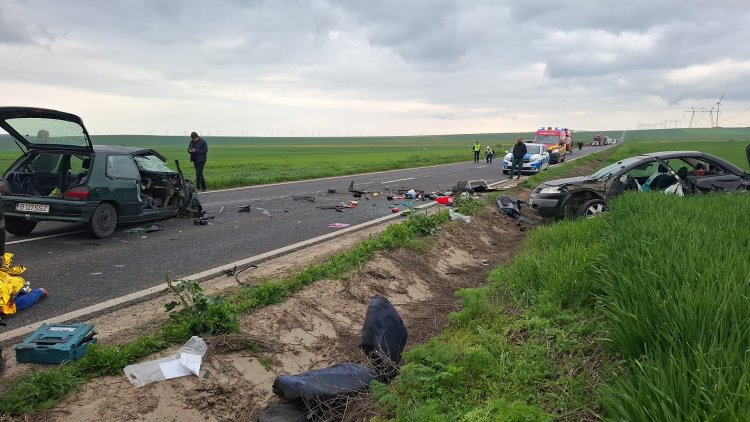 Accident rutier pe DN22, între Săcele şi Gura Dobrogei. Două persoane şi-au pierdut viaţa