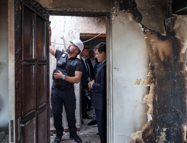 Nicușor Dan, vizită la blocul afectat: Sunt estimări că au fost peste 30 kg de explozibil clasic