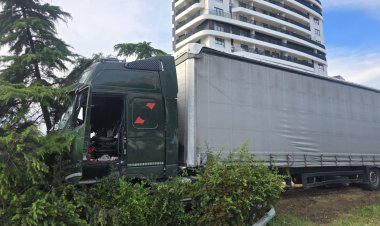 TIR scăpat de sub control în oraşul Constanţa