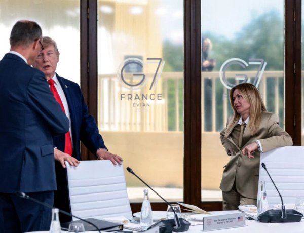 Donald Trump, atac la adresa Giorgiei Meloni după summitul G7: M-a implorat să facem o poză, mi-a fost milă de ea.