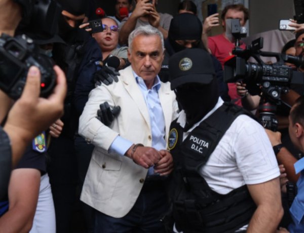 Călin Georgescu, scos în cătușe de la DIICOT. A fost reținut pentru 24 de ore.