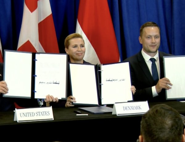 Trump anunță la ONU construirea a două baze militare foarte mari în Groenlanda