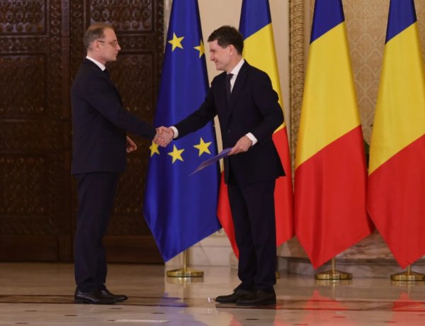 Guvernul Niculecu a depus jurământul. Nicuşor Dan: Există aşteptări pentru reforme.