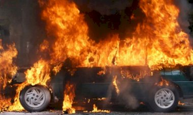 Numeroase vehicule au fost incendiate în parcarea unei gări