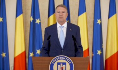 Președintele Iohannis: Vă îndemn să fim mereu mândri de Drapelul Național și de istoria pe care o poartă