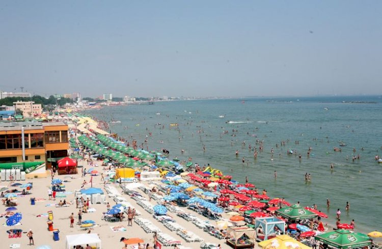 Numărul turiștilor sosiți pe litoral a scăzut cu aproape 50 la sută în primele patru luni în 2020